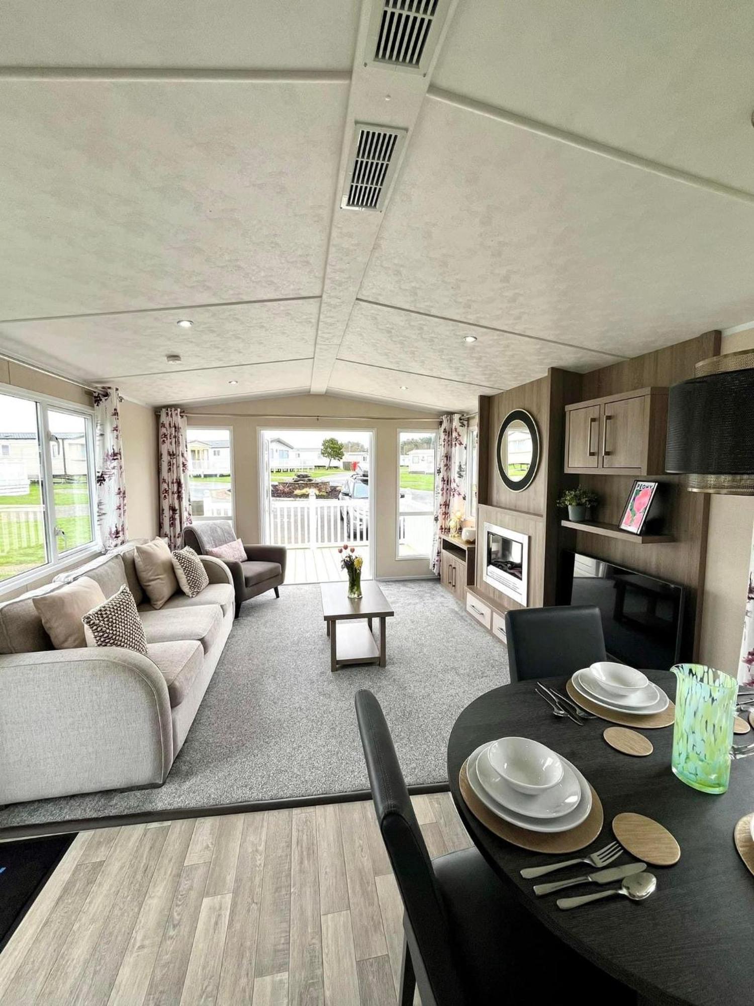 Escape To The Caravan-cornwall Newquay (Cornwall)