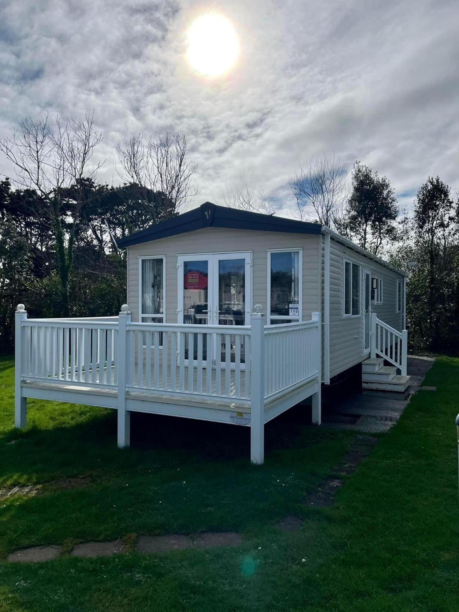 Escape To The Caravan-cornwall Holiday park *